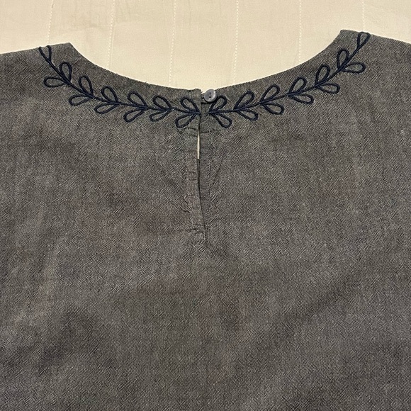 Old Navy Embroidered Gray Chambray Round Neck Top Blouse Size L - Picture 6 of 11